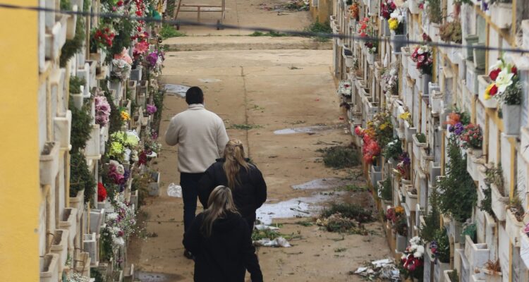 Paralización de alerta de funcionarios del cementerio de Valparaíso