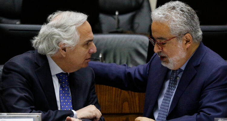 Tras audio: Andrés Chadwick tomó sus cosas y se mudó de la oficina que compartía con Luis Hermosilla