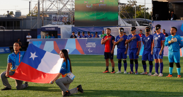 Chile va por inédita medalla en fútbol para ciegos.