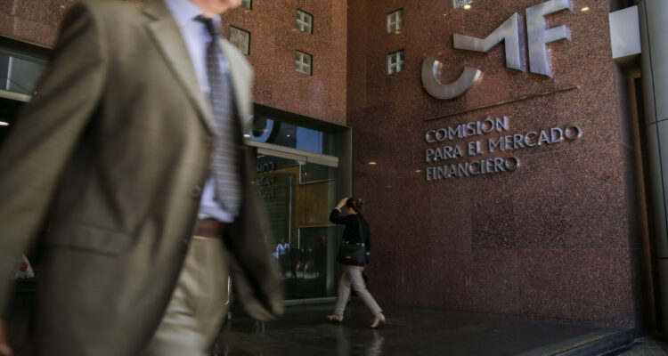 El registro que sería clave para saber si alguien de la CMF fue donde Hermosilla a recibir un soborno