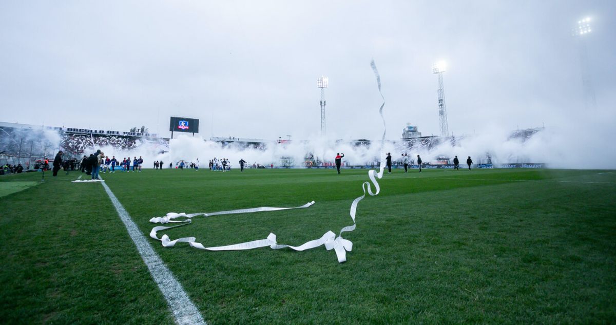 Colo Colo sufre por cancha del Monumental: albos evalúan llevar duelo con U. Española a otro estadio