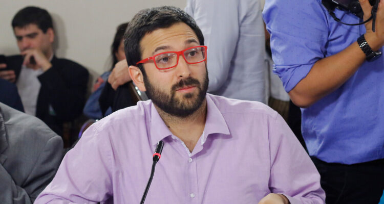 Crispi asiste a la Cámara para responder por vínculos con Democracia Viva y si alertó al Presidente