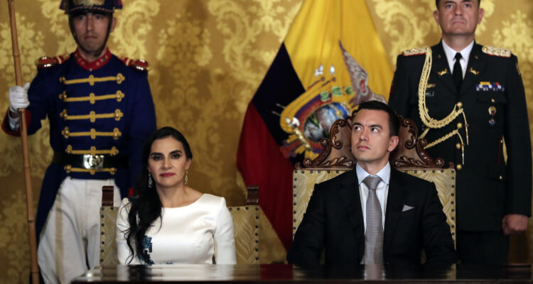 Verónica Abad junto a Daniel Noboa