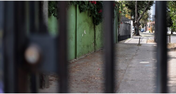 Vecinos denuncian nuevo modus operandi de delincuentes: fingirían ser víctimas de secuestro para robar en viviendas