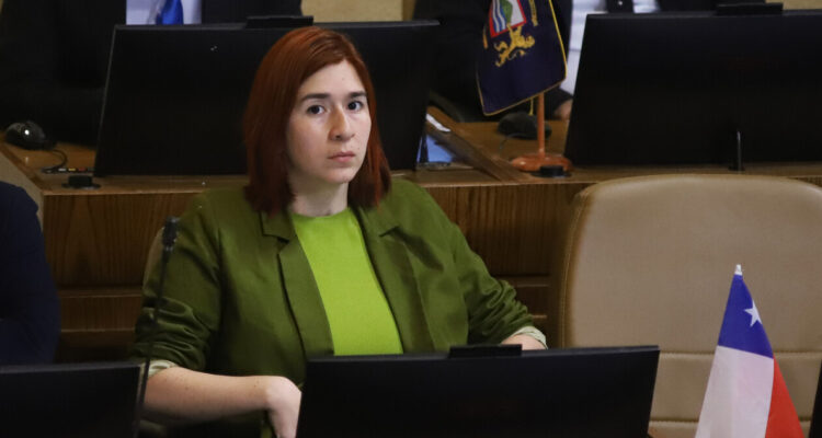 Oposición insiste en críticas a La Moneda tras dichos de diputada Pérez: oficialismo apuntó a Andrade