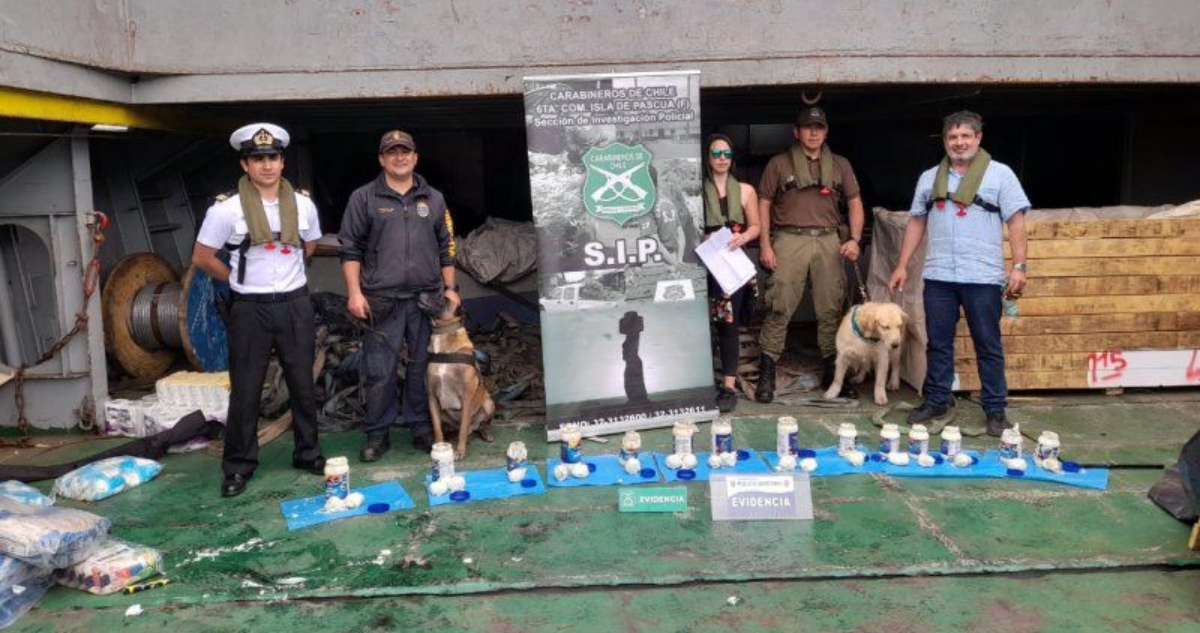 Encuentran ovoides con $290 millones en cocaína en Rapa Nui: llegaron ocultos en mayonesas