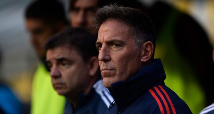 Eduardo Berizzo se hartó de que pidan su salida de La Roja.
