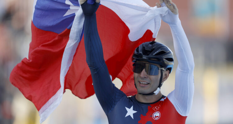 Emanuelle Silva Chile dedicatoria Santiago 2023