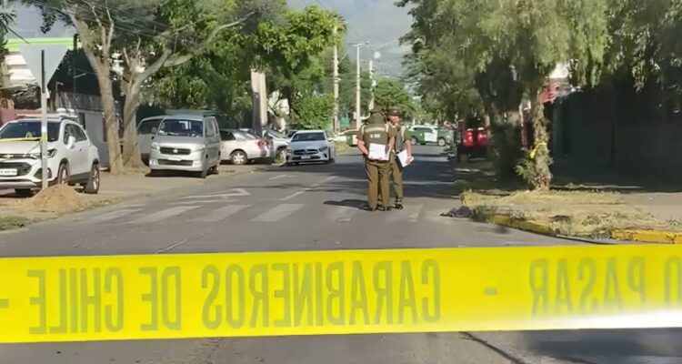 Carabinero de franco frustra encerrona a adulta mayor en Peñalolén: un asaltante resultó fallecido