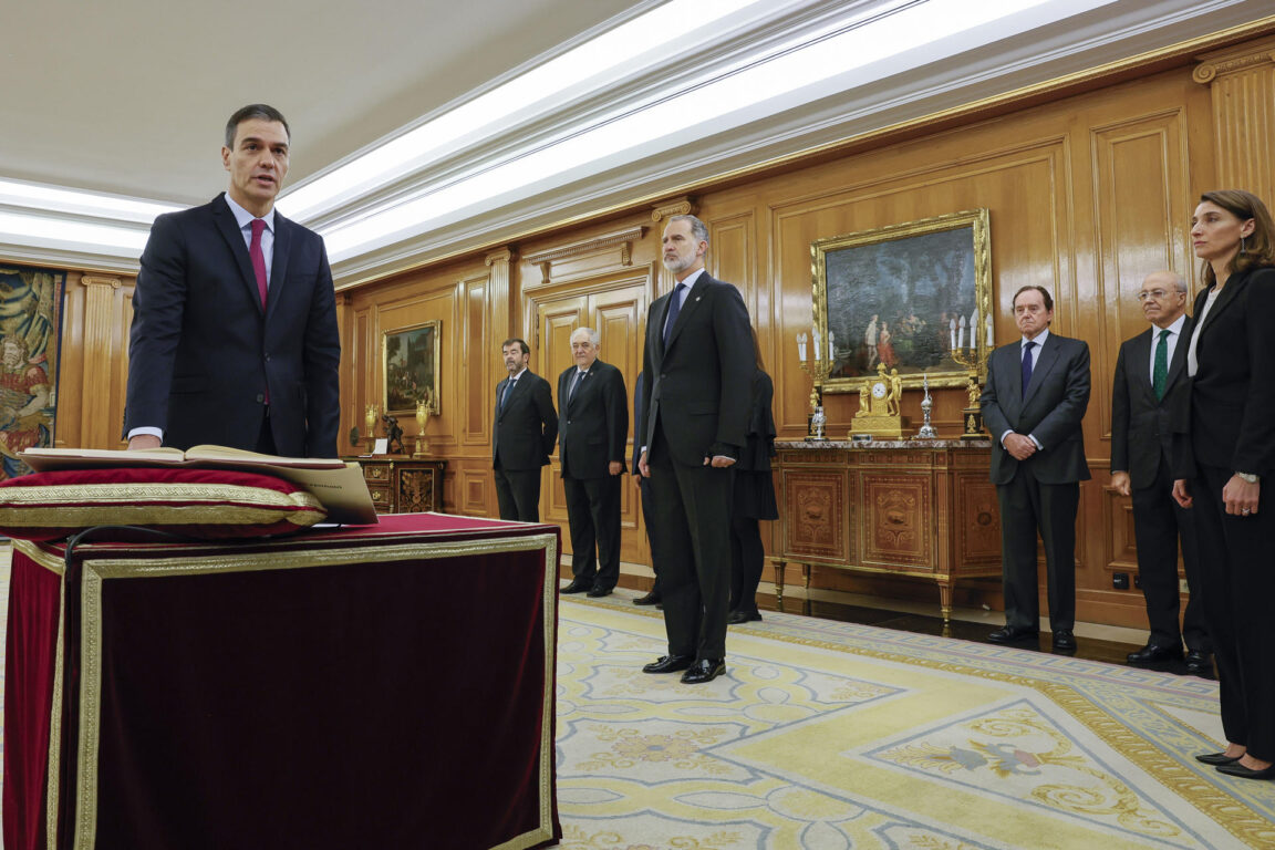 Sánchez promete su cargo de presidente del Gobierno ante el rey Felipe VI