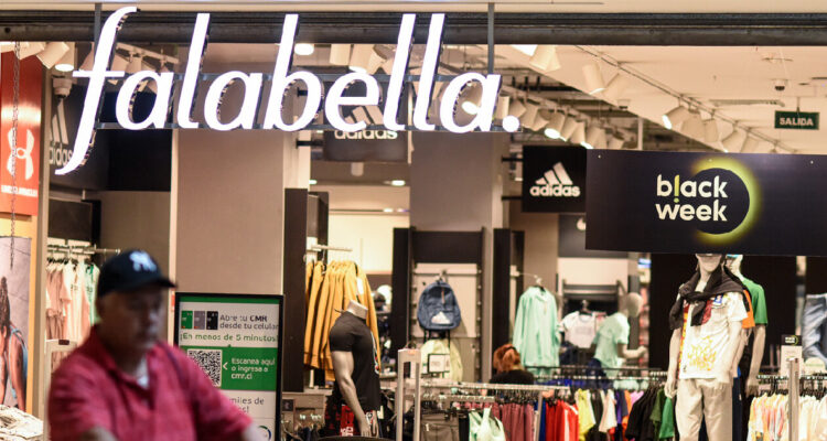 tienda falabella en un centro comercial