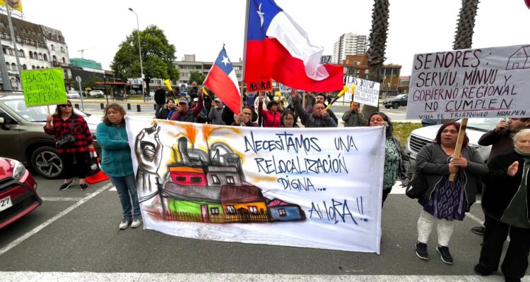 Familias de VIlla El Triángulo se manifestan en el gore