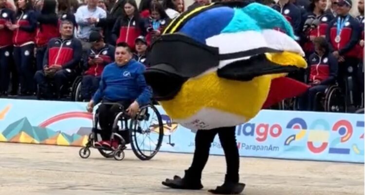 Fiu llega a La Moneda y se despide de los chilenos con un frenético Axé