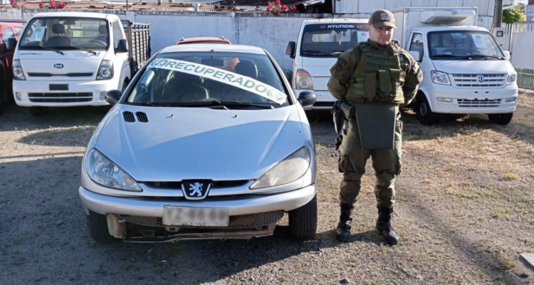 Víctima se hace pasar por comprador y recupera su auto robado que ofrecían por internet en Chillán