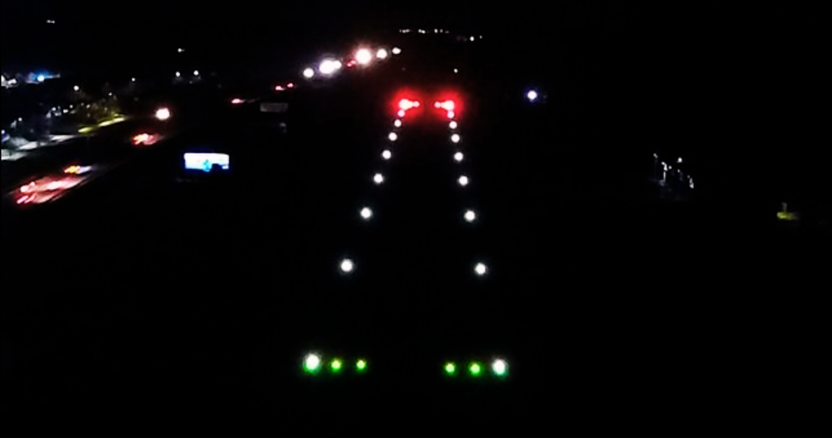 El aeródromo de Frutillar actualmente cuenta con un moderno sistema de iluminación, con el cual podrá operar en horario nocturno o con escasa visibilidad.
