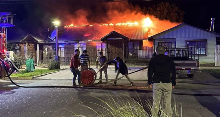 Incendio en vivienda deja al menos siete personas damnificadas en La Araucanía