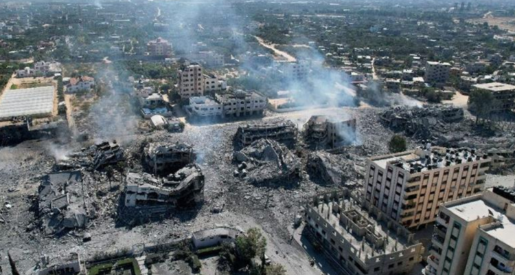 Fuentes palestinas denuncian bombardeo israelí con decenas de muertos contra colegio en Gaza