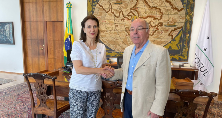 La futura canciller de Argentina, Diana Mondino, junto al ministro de Exteriores de Brasil, Mauyro Vieira