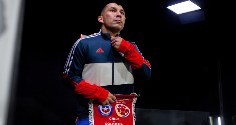 Gary Medel vaticina una posible ausencia de La roja en duelos de Eliminatorias.