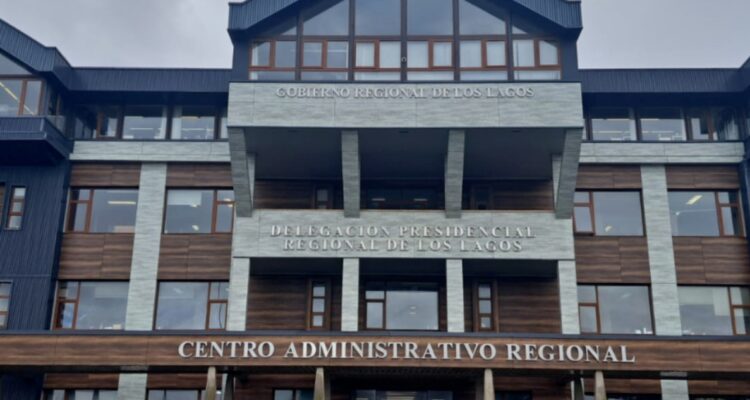 Contraloría sobreprecio saneamiento tierras gore los lagos fundaciones