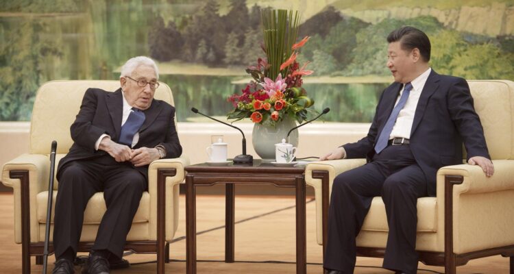 Henry Kissinger y Xi Jinping