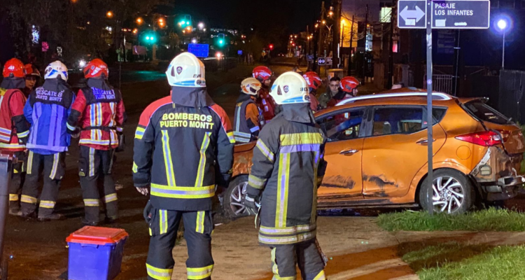 Hombre muere tras choque de vehículo contra un árbol en Puerto Montt