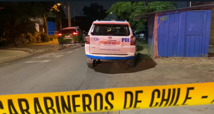 Hombre muere asesinado a tiros en Estación Central mientras cuidaba casa de sus padres