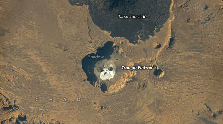 La NASA compartió inquietante imagen satelital de una calavera gigante en el Sahara: ¿Qué es? 