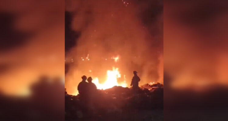 Incendio sin control afecta basural clandestino en Alto Hospicio: generó nube tóxica