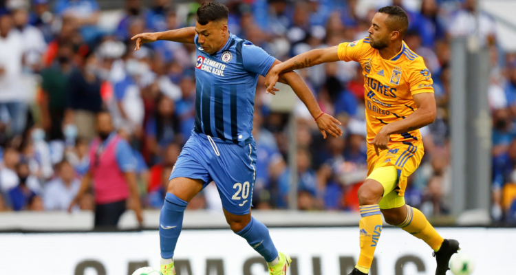 Iván Morales deja Cruz Azul y los hinchas festinan con su despida.