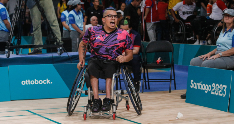 Jaime Aránguiz saborea la victoria en el Para Bádminton en Santiago 2023.