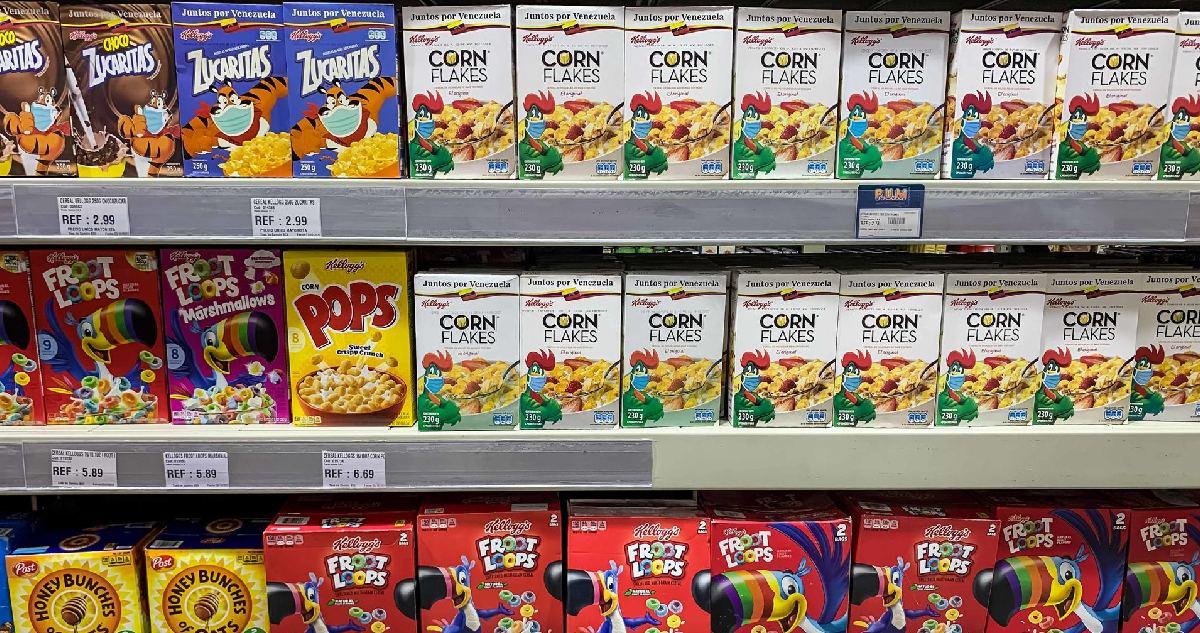 Fotografía de cajas de cereales en un estante de un supermercado, el 20 de noviembre del 2023, en Caracas (Venezuela)