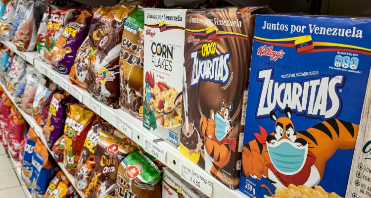 cajas de cereales en un estante de un supermercado, el 20 de noviembre del 2023, en Caracas (Venezuela)