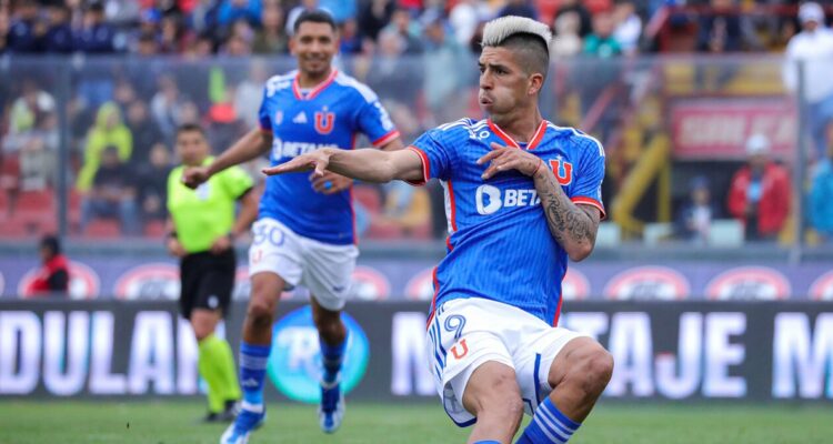 Leandro Fernández jugando por La U.