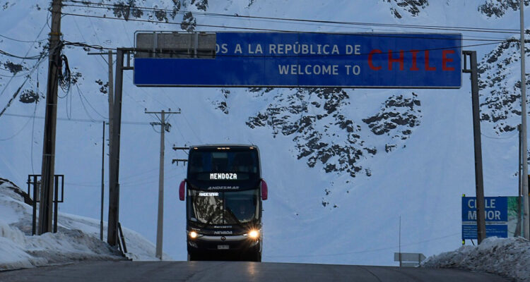 Paso Los Libertadores: habilitan tránsito para camiones tras cierre por nevazones
