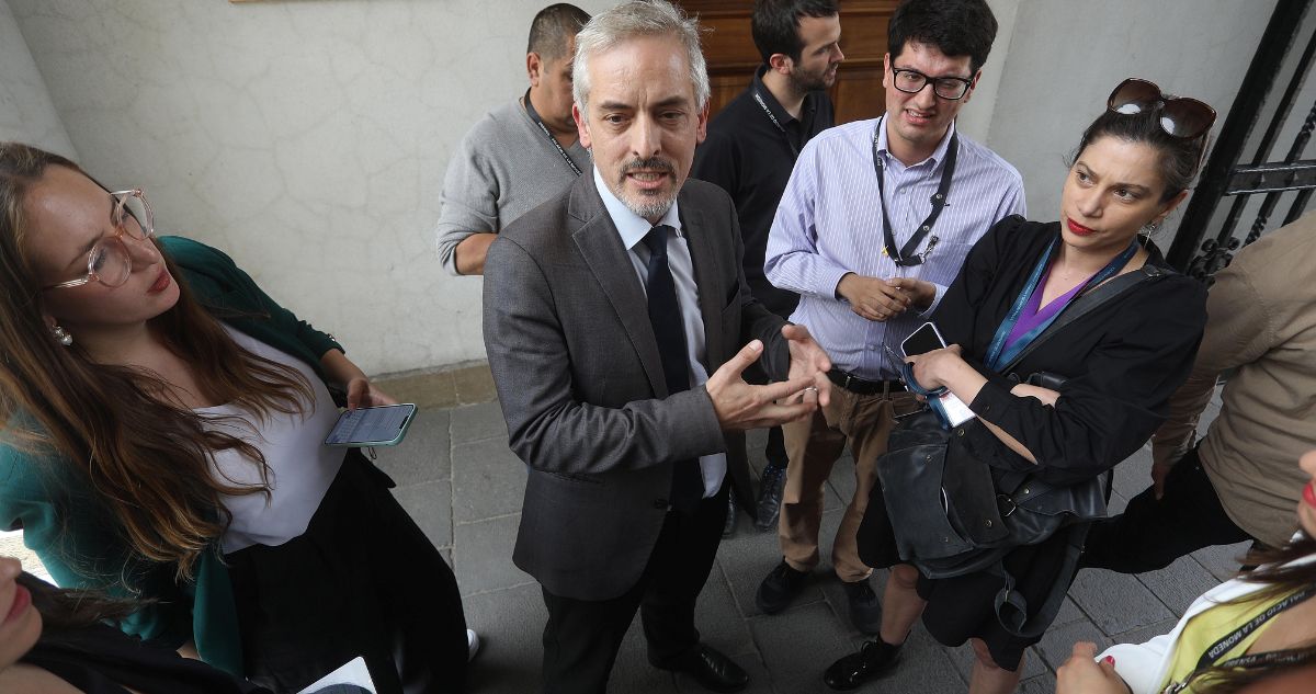 Luis Thayer explica que avión con expulsados no pudo partir a Venenzuela por falta de permiso