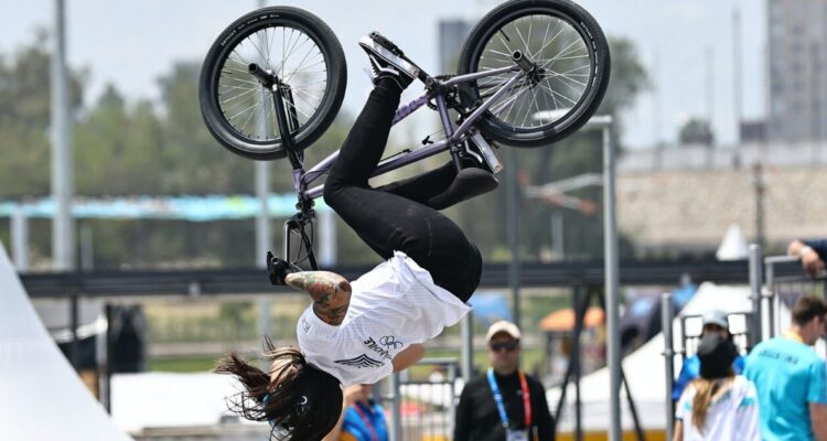 Chile brilla en el BMX de Santiago 2023: Macarena Pérez se adjudicó la medalla de plata en freestyle