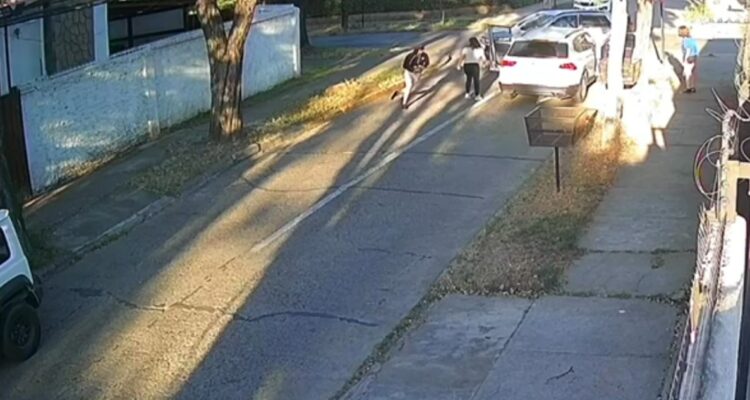 Madre y su hija de 13 años sufren encerrona en La Reina