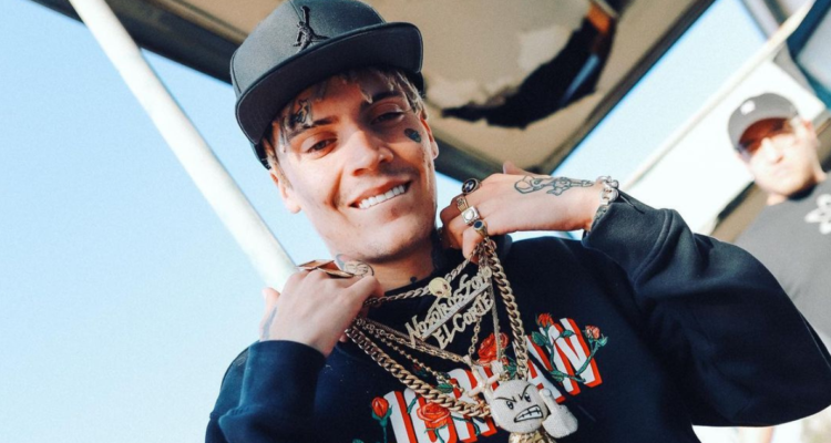 Marcianeke en fotografía para su Instagram en referencia a conflicto con Bomberos