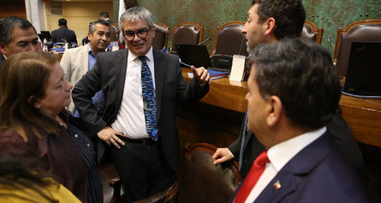 Ministro de Hacienda, Mario Marcel, en la votación de la Ley de Presupuestos 2024 del sector público en la Cámara de Diputados