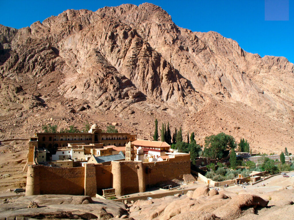 Monasterio de Santa Catalina a los pies del monte Sinaí, Egipto. Fue creado en 565 bajo las órdenes del emperador Justiniano I del Imperio Romano de Oriente.