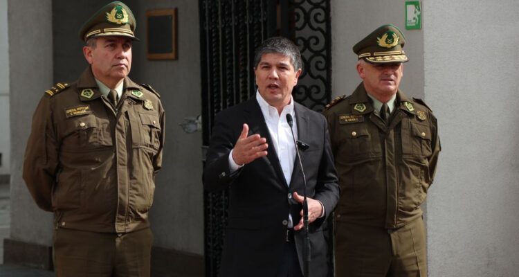 Gobierno pide a policías estrategia para fortalecer control territorial y descartan convocar a Cosena