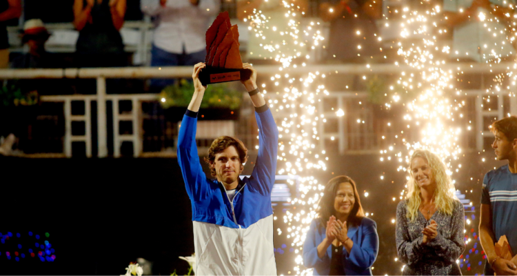 Hinchas chilenos invaden publicación de premios de ATP por la ausencia de Nicolás Jarry.