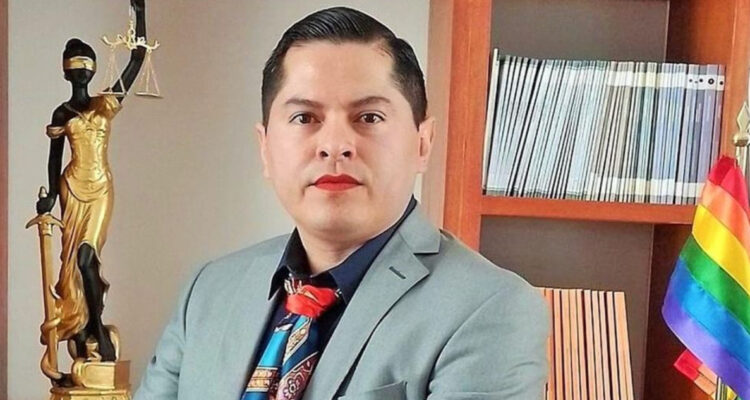 Encuentran muerto a Ociel Baena, activista LGBT que fue el primer mexicano con un pasaporte no binario