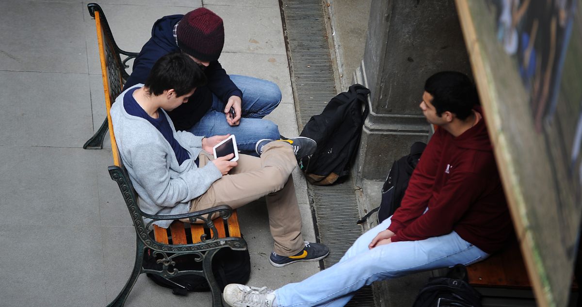 Tras dar la PAES 2023 y con sus resultados y puntajes no sabes qué estudiar, revisa la guía de universidades, carreras, puntajes ponderados y de corte para postular.