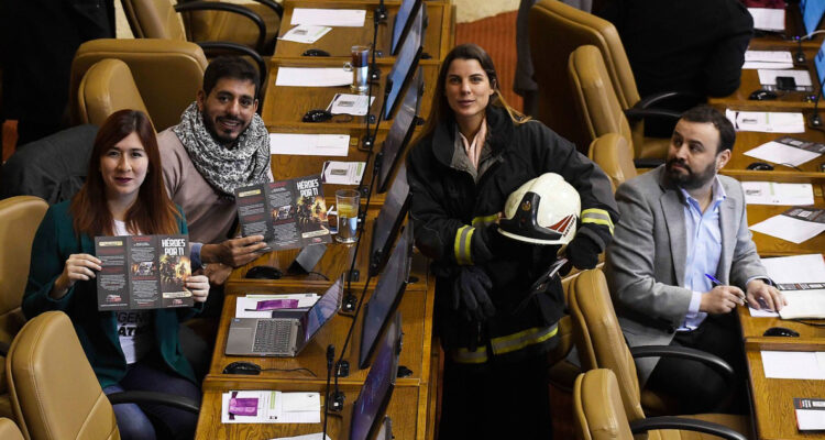 Orsini sufre revés luego que Corte rechazara recurso de protección tras ser expulsada de Bomberos