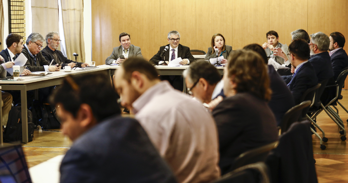Fotografía de una reunión en el contexto del Pacto Fiscal