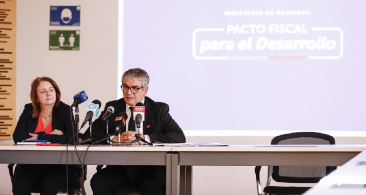 Ministro de Hacienda, Mario Marcel, en un punto de prensa sobre el Pacto Fiscal