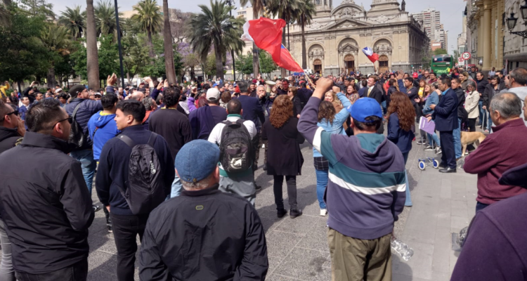 Funcionarios de la Municipalidad de Santiago inician paro indefinido: acusan maltrato de jefaturas