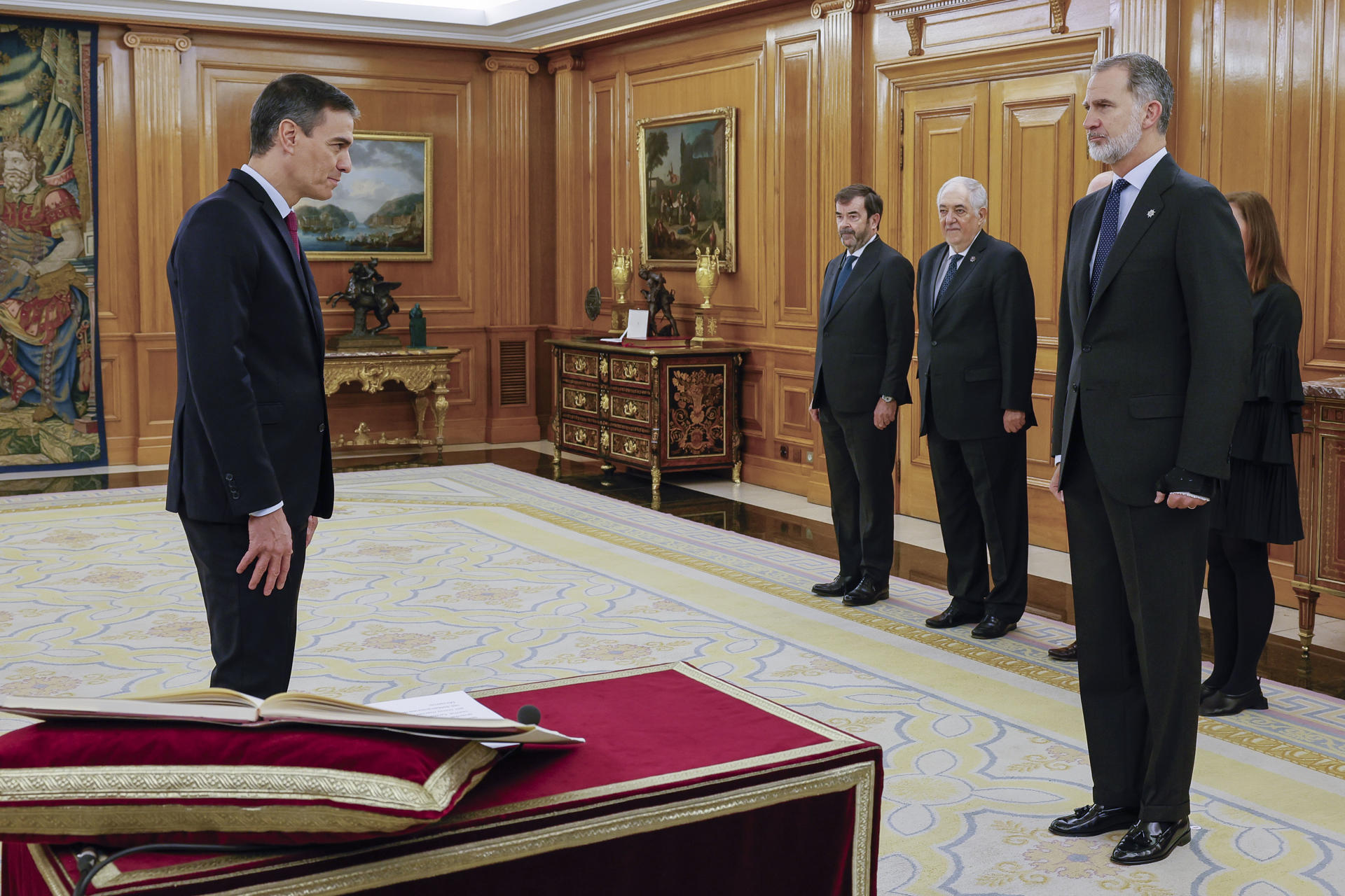 Sánchez promete su cargo de presidente del Gobierno ante el rey Felipe VI